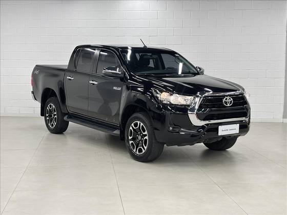 TOYOTA HILUX 2.8 D-4D TURBO DIESEL CD SRV 4X4 AUTOMÁTICO TOYOTA HILUX 2.8 D-4D TURBO DIESEL CD SRV 4X4 AUTOMÁTICO